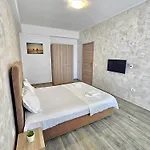Summerland Seaview Premium 아파트 마마이아