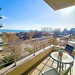 Summerland Seaview Premium 아파트