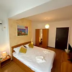 Summerland Seaview Premium 아파트 마마이아