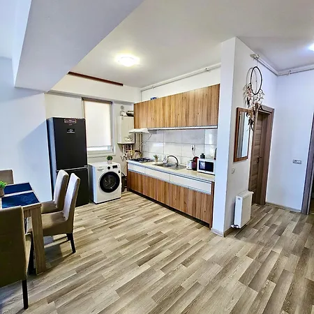 Summerland Seaview Premium Apartments 마마이아