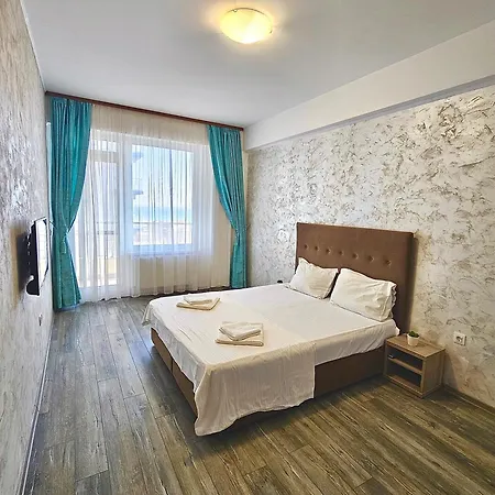 Summerland Seaview Premium Mamaia