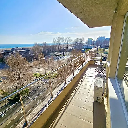 Summerland Seaview Premium Mamaia