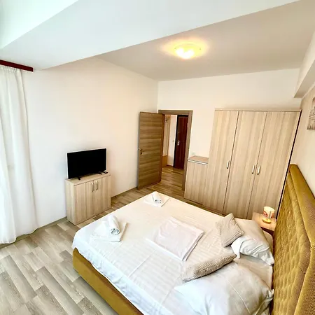 Apartment Summerland Seaview Premium Mamaia