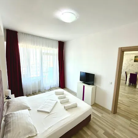 Summerland Seaview Premium Mamaia