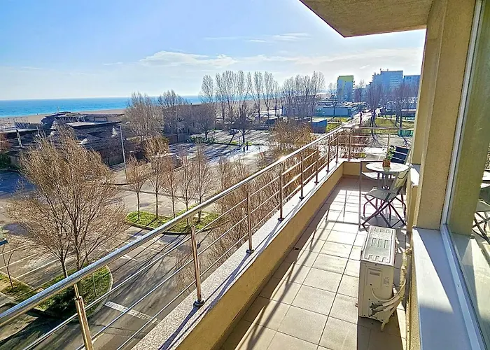 Summerland Seaview Premium Mamaia